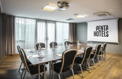 Penta Hotel Birmingham meetin room 1'